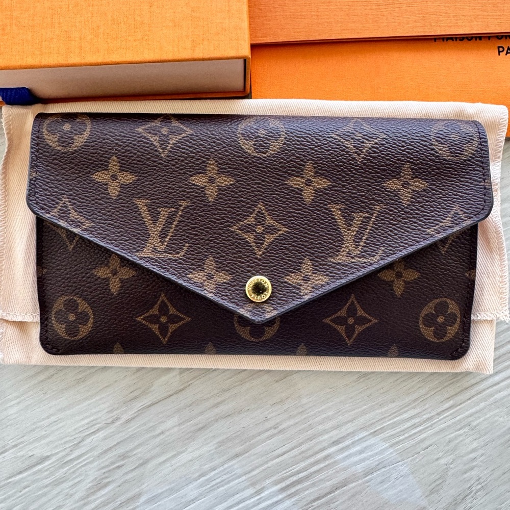 Louis Vuitton Monogram Jeanne Wallet in Fuschia - Picture 2 of 8
